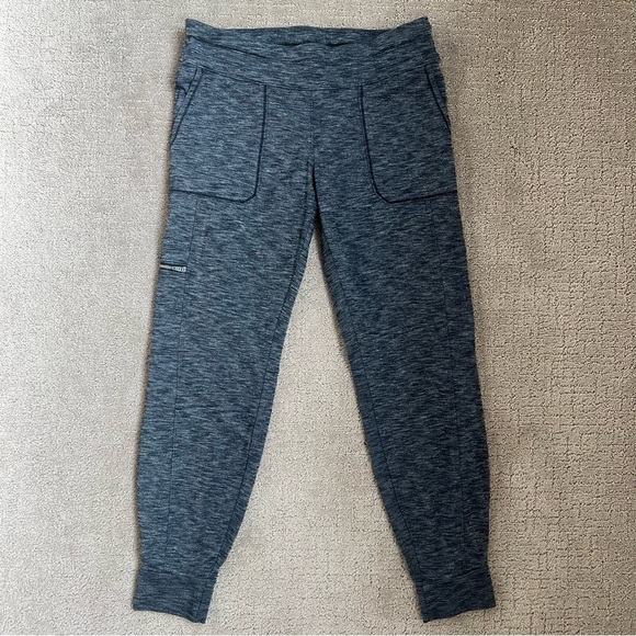 Athleta Pants - Athleta Women’s Mid-Rise Metro Jogger